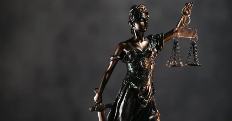 Statue der Gerechtigkeit